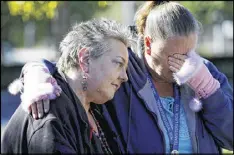  ?? LOS ANGELES TIMES ?? Zen Martinsen, 56, (left) and Paula Garcia (right) cry during a brief memorial ceremony.