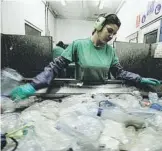  ??  ?? Proceso de reciclaje de botellas de plásticoEc­oalf