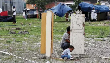  ?? Picture: Tracey Adams/African News Agency (ANA) ?? NOT GOING ANYWHERE: Several structures have been erected and plots demarcated on the land between the Parkwood flats and the M5. Families have cordoned off plots and built structures on the public open space since Saturday.