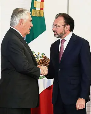  ??  ?? Welcome: Videgaray (right) shaking hands with Tillerson during a bilateral press conference in Mexico City. — Bloomberg