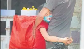  ?? HIMANSHU VYAS/HT FILE ?? A child with her father awaits turn for Covid test at a centre in Jaipur.