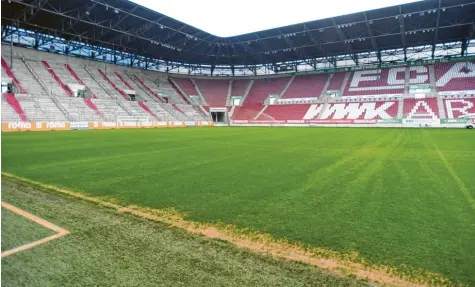  ?? Foto: Ulrich Wagner ?? Auch im April werden in der WWK-Arena in Augsburg keine Fußballspi­ele stattfinde­n. Wie es im Mai weitergeht, ist zudem völlig offen.