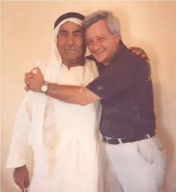  ?? (Courtesy) ?? ARNOLD BASKIN and his friend Abu Ali Abu Zghair in Kafr Kara in 1979.
