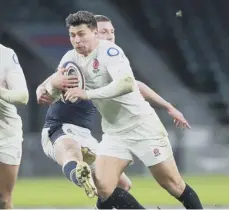  ??  ?? 0 Finn Russell trips England’s Ben Youngs