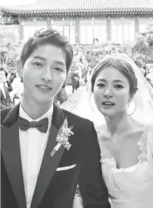  ??  ?? SONG JOONG-KI &amp; SONG HYE-KYO