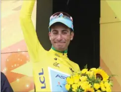  ?? FOTO: ALL OVER PRESS ?? Fabio Aru var en glad mand, da han efter etapen kunne traekke den gule trøje over hovedet.