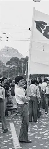  ??  ?? Hola, Grecia. Ciudadanos atenienses celebran el ingreso del país en la Comunidad Económica Europea, en 1981, cuatro antes que España y Portugal