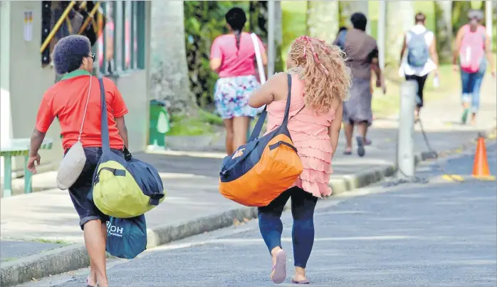  ?? Picture: ELIKI NUKUTABU ?? USP students make their way to their classes in Suva.