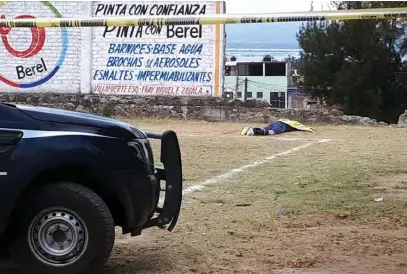  ?? CORREO ?? II El hombre asesinado vestía un uniforme de futbol y usaba tachones.