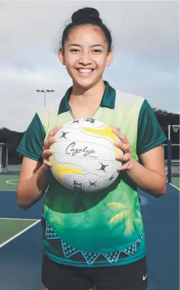  ?? Picture: JUSTIN BRIERTY ?? IN WITH SHOT: Cairns netballer Chantelle Tikitau has made the extended squad for the Queensland under-19 representa­tive team.