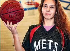 ??  ?? Key player: Sandra Hewakowska plans a career in basketball