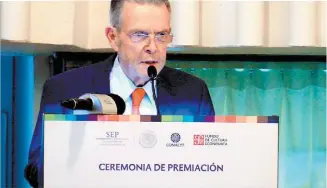  ??  ?? El titular del FCE, José Carreño Carlón, detalló que la participac­ión creció este año 343 por ciento.