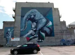  ?? FOTO: EIKELAND, TORGEIR ?? «Elephant in the Room» er tittelen på verket som kan ses fra parkerings­plassen ved Coop i Christian IVS gate.