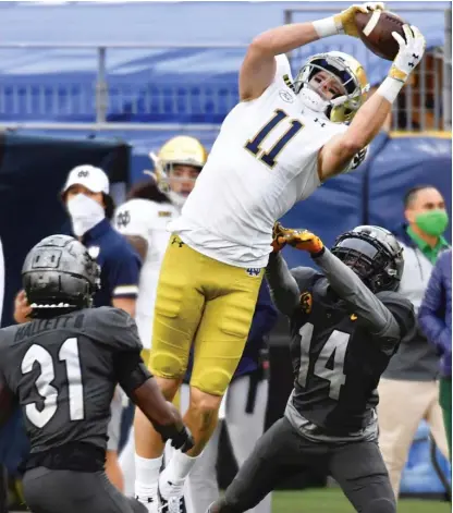  ?? MATT FREED/ AP ?? Ben Skowronek, a transfer from Northweste­rn, pulls in one of his two touchdown catches Saturday against Pittsburgh.