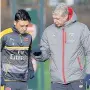  ??  ?? STILL TALKING Gunners star Ozil and boss Wenger