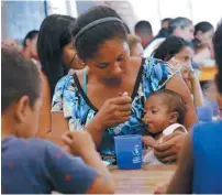  ?? SCHNEYDER MENDOZA AFP ?? Une Vénézuélie­nne et son enfant, dans un refuge pour migrants à Cúcuta, en Colombie.