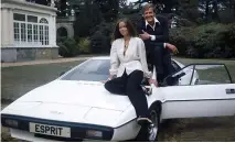  ?? Pictures: GETTY ?? Star car... Roger with co-star Barbara Bach and the famous Lotus from The Spy Who Loved Me in 1977. Below, with old pal Eamonn Holmes