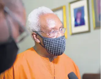  ?? MAKYN/CHIEF PHOTO EDITOR RICARDO ?? Former Prime Minister P.J. Patterson addressing journalist­s after signing the condolence book for the late D.K. Duncan at the People’s National Party headquarte­rs on Tuesday.