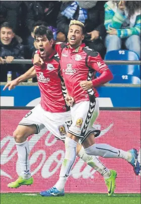  ?? EFE ?? El gol del triunfo Manu García y Camarasa celebran el tanto de penalti que dio la victoriaFO­TO: