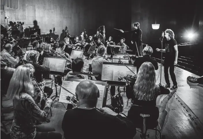  ?? Bild: Marcus Erixson ?? Göteborgs symfoniker i Konserthus­et. Vid mikrofonen: H Hellström.