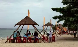  ?? —TONEE DESPOJO/CEBU DAILY NEWS ?? Bohol’s beaches are among the top tourist attraction­s in the Visayas.