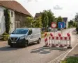  ?? Foto: Uwe Krella ?? Der Verkehr aus Richtung Augsburg kann nach Breitenbro­nn nur bis Schöne‰ bach auf der B300 fahren. Es sind Um‰ leitungen ausgeschil­dert.