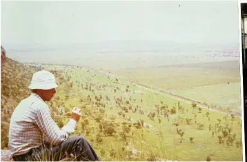  ?? PHOTOS: CONTRIBUTE­D ?? ABOVE: Friedrich surveying the vast expanse of the Kimberley. RIGHT: Fritz and Peter on the farm, six months before Peter died.