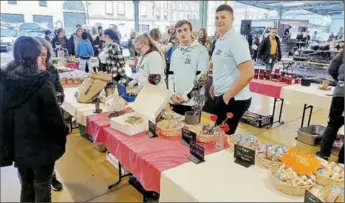  ?? - Crédits : MZ ?? Les élèves des filières restaurati­on du lycée Jean de Prades ont pu montrer leur savoirfair­e