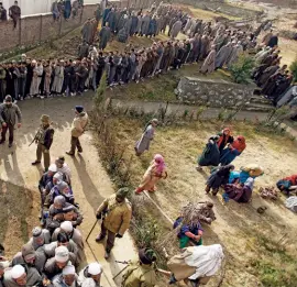  ??  ?? STANDIN LINE People outside a polling booth in Srinagar in 2014