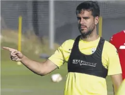  ?? JAIME GALINDO ?? Pablo Insua, durante un entrenamie­nto con el Huesca.