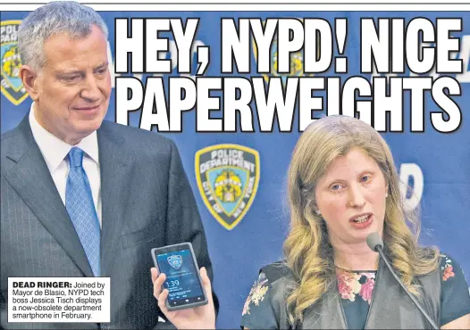  ??  ?? DEAD RINGER: Joined by Mayor de Blasio, NYPD tech boss Jessica Tisch displays a now-obsolete department smartphone in February.