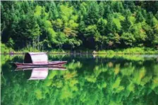  ?? (Xinhua/Ma Xiping) ?? La foto, tomada el 26 de agosto de 2021, muestra una vista del lago Zedang en el parque forestal nacional Guan’egou, ubicado en el condado Dangchang de Longnan, provincia de Gansu, noroeste de China.
