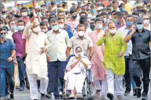  ?? ANI ?? TMC chief Mamata Banerjee during a roadshow in Kolkata.