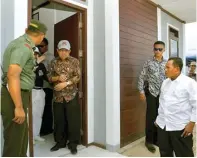  ?? SETWAPRES ?? CEK KONDISI TERKINI: Wapres Jusuf Kalla mengunjung­i lokasi pembanguna­n hunian tetap untuk korban gempa di Palu.