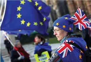  ?? Reuters ?? Anti-Brexit protesters demonstrat­e opposite the Houses of Parliament in London. —