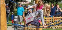  ?? FOTO: STEFAN EBERHARDT ?? Der Spielplatz am Ententeich ist nun offiziell eröffnet. Am Mittwoch weihte ihn der Nachwuchs ein.