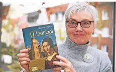  ?? FOTO: O. MÜLLER ?? Gudrun Heyens entführt in ihrem Roman Madrigal an den Fürstenhof von Ferrara. O. Müller FFS