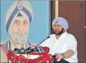  ?? HT PHOTO ?? CM Captain Amarinder Singh paying homage to former DGP KPS Gill on his ‘bhog’ ceremony in New Delhi on Saturday.
