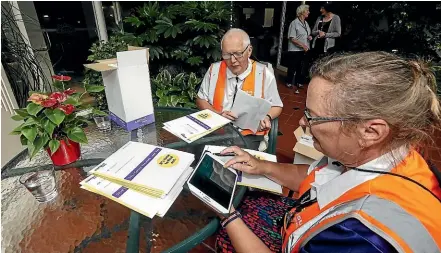  ?? KEVIN STENT/STUFF ?? Eryl Jones and Yvonne Weeber work on the 2018 Census at a Wellington retirement village.