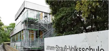  ?? Foto: Silvio Wyzsengrad ?? Die Johann Strauß Schule muss neu gebaut werden.