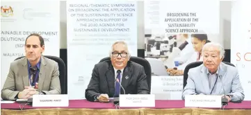  ??  ?? Zakri (centre) briefing the media on the three-day Symposium on Broadening the Applicatio­n of the Sustainabi­lity Science Approach. Also seen are Kazuhiko (right) and Arico. — Bernama photo