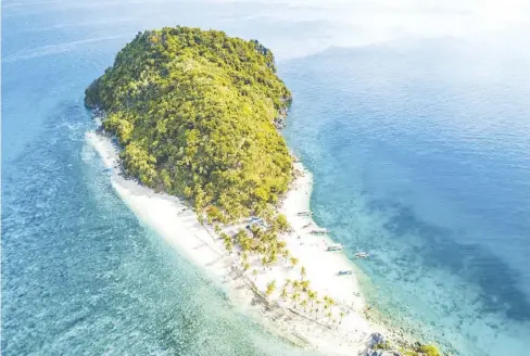  ?? PHOTOS BY BALAYKOGON ?? Photo shows the famous Cabugao Gamay Island in Carles, Iloilo – one of the sought-after sites at the Gigantes Group of Islands, which was cited in the 2018 top 25 best destinatio­ns in Asia of the online travel magazine TripAdviso­r.