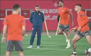  ?? (AFP) ?? Serbia’s coach Dragan Stojkovic leads a training session of his team at Al Arabi SC in Doha on on Wednesday on the eve of their FIFA World Cup Qatar 2022 match against Brazil.