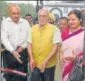  ?? SONU MEHTA/HT PHOTO ?? NDMC chairperso­n Naresh Kumar, LG Anil Baijal and BJP MP Meenakshi Lekhi inaugurate the kiosk on Tuesday.