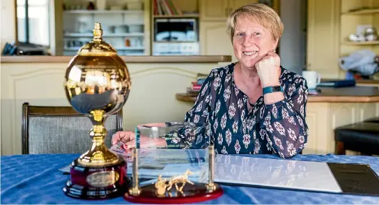  ?? SIMON O’CONNOR/STUFF ?? Joan Fleming at home in Taranaki with a couple of gongs given out to her horse On Thunder Road in Australia recently.