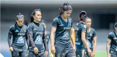  ?? / FOTO: MEXSPORT ?? Las jugadoras de La Fiera salieron fulminadas, tras perder ante las del Pedregal.