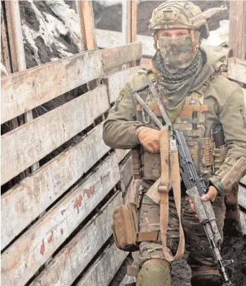  ??  ?? Un soldado de las fuerzas armadas ucranianas, en la región de Donetsk