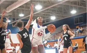  ?? STU BOYD II/THE COMMERCIAL APPEAL ?? The Bartlett Panthers Mallory Collier (42) looks to make a play in the paint against the Houston Mustangs in a basketball game at Bartlett High School from January 2022 in Bartlett.