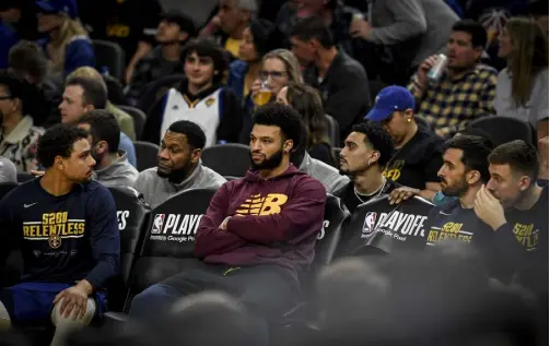  ?? Aaron Ontiveroz, The Denver Post ?? The
Nuggets’ Jamal Murray watches the Golden State Warriors roll the Nuggets during the third quarter at Chase Center on Monday night.