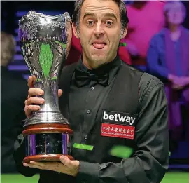  ?? PA ?? Baize of glory: O’Sullivan with his record-equalling UK prize